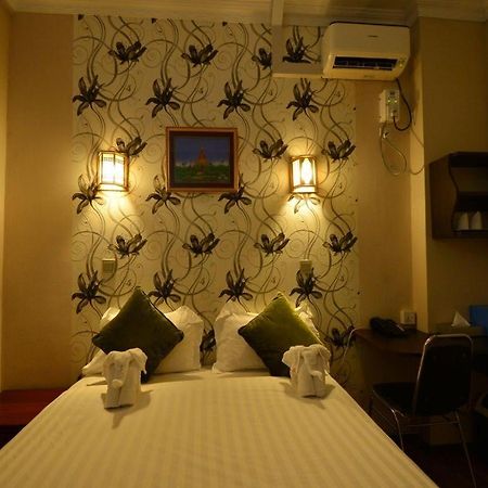 Family Treasure Yangon Hotel Exterior foto