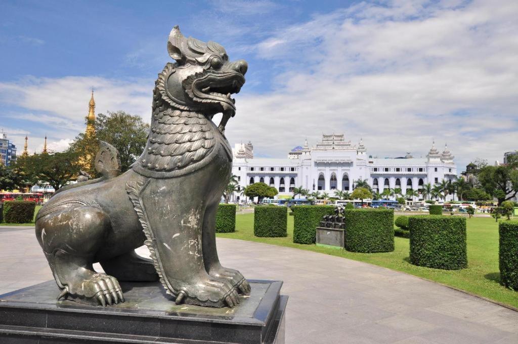 Family Treasure Yangon Hotel Exterior foto