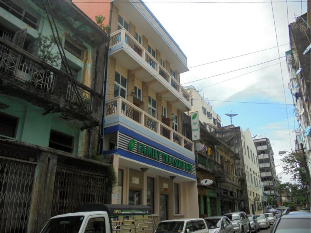 Family Treasure Yangon Hotel Exterior foto
