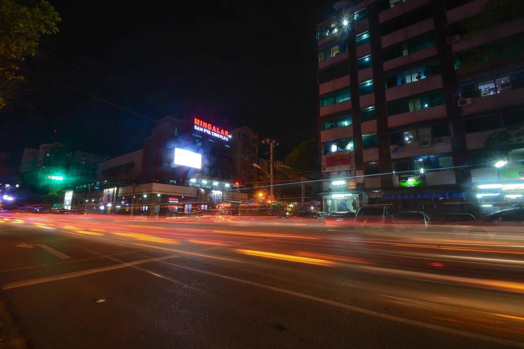 Family Treasure Yangon Hotel Exterior foto