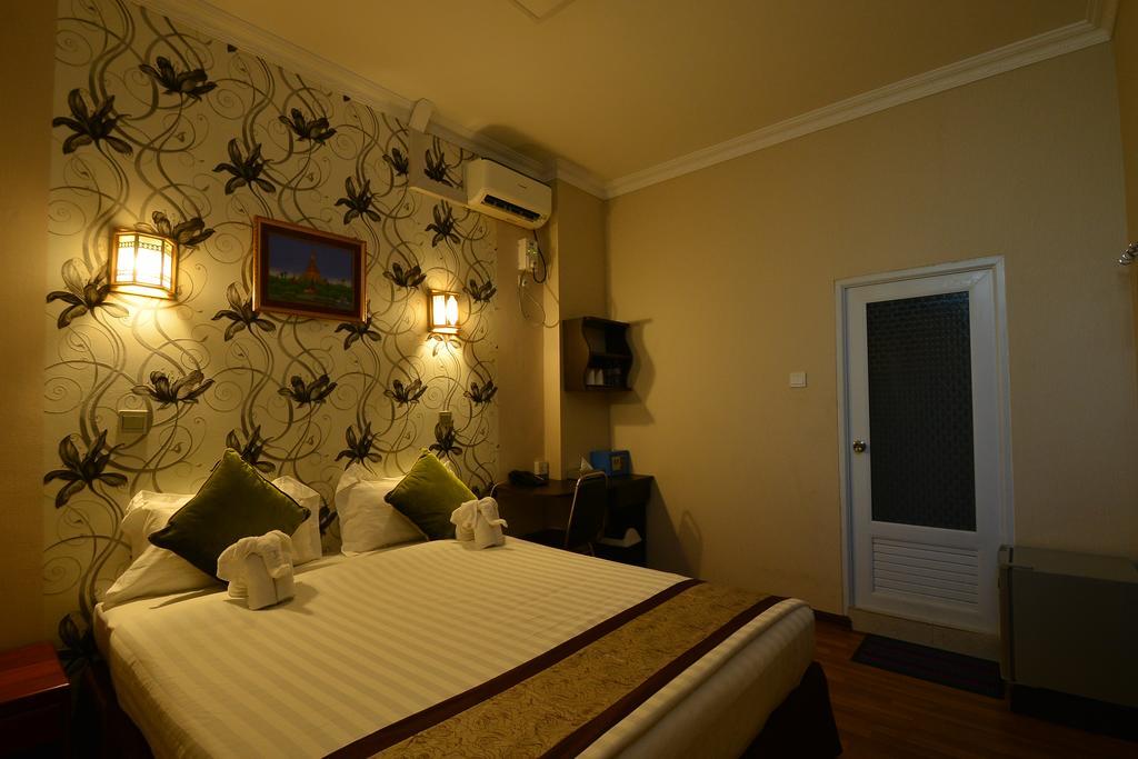 Family Treasure Yangon Hotel Exterior foto