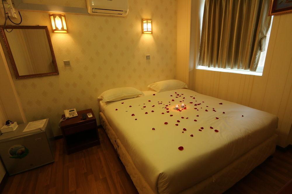 Family Treasure Yangon Hotel Exterior foto