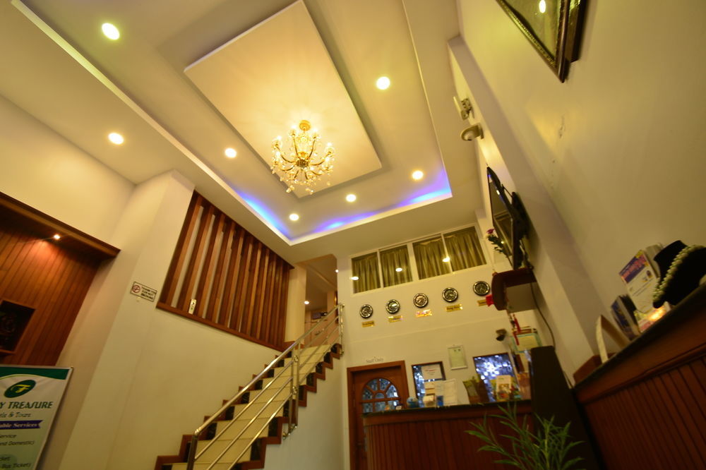 Family Treasure Yangon Hotel Exterior foto