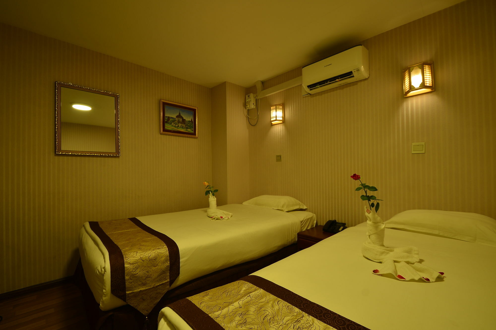 Family Treasure Yangon Hotel Exterior foto