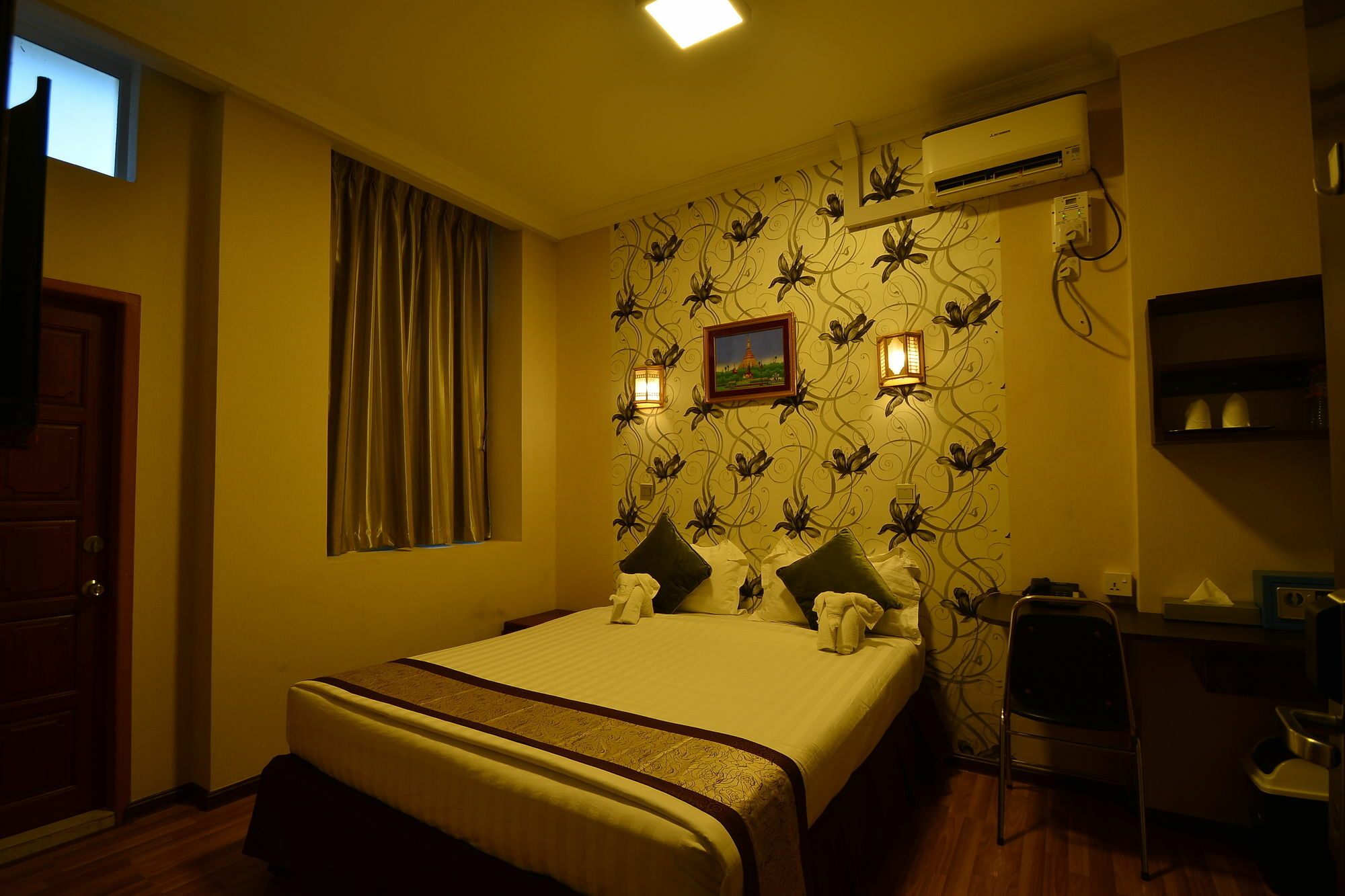 Family Treasure Yangon Hotel Exterior foto