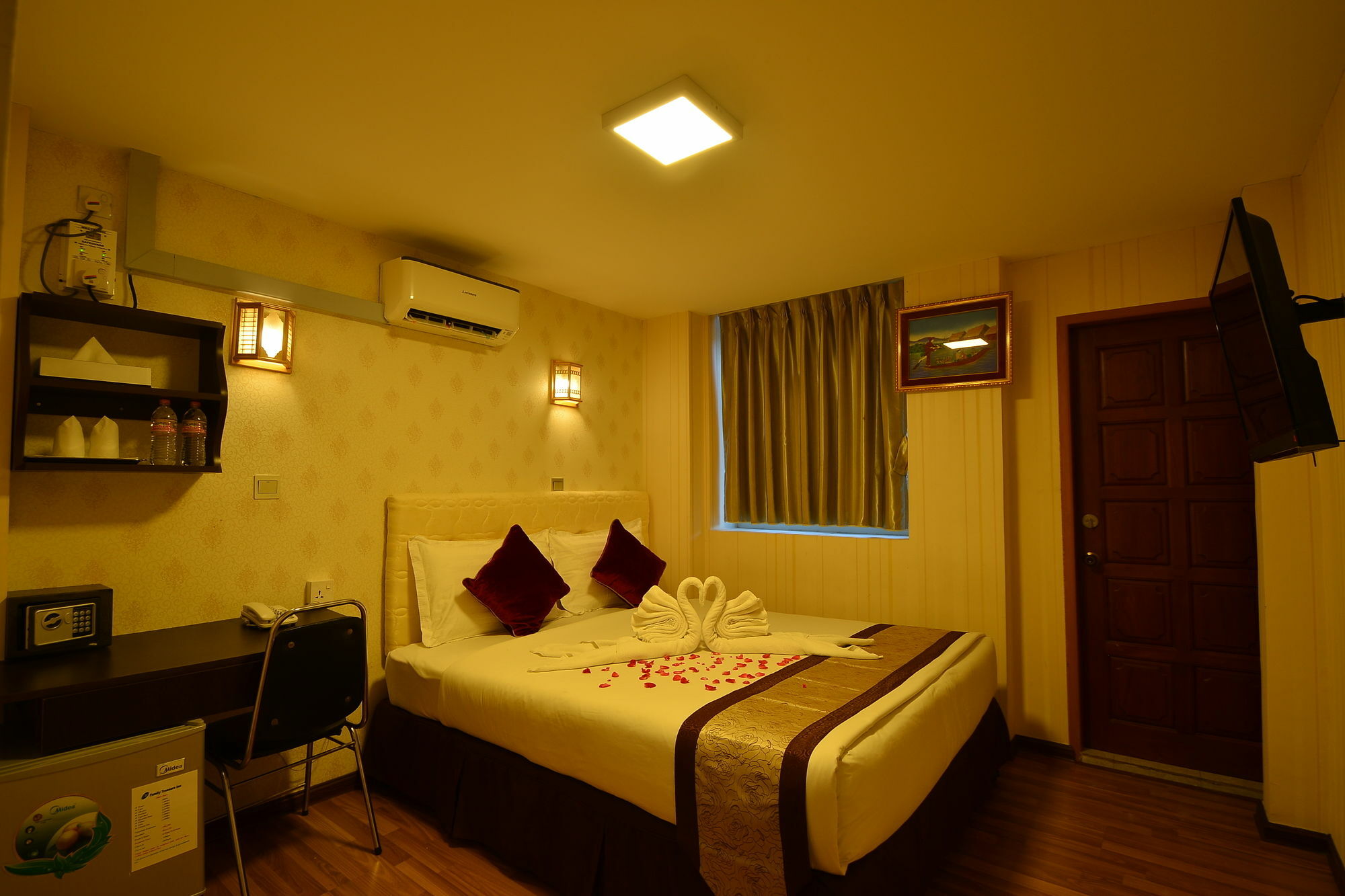Family Treasure Yangon Hotel Exterior foto