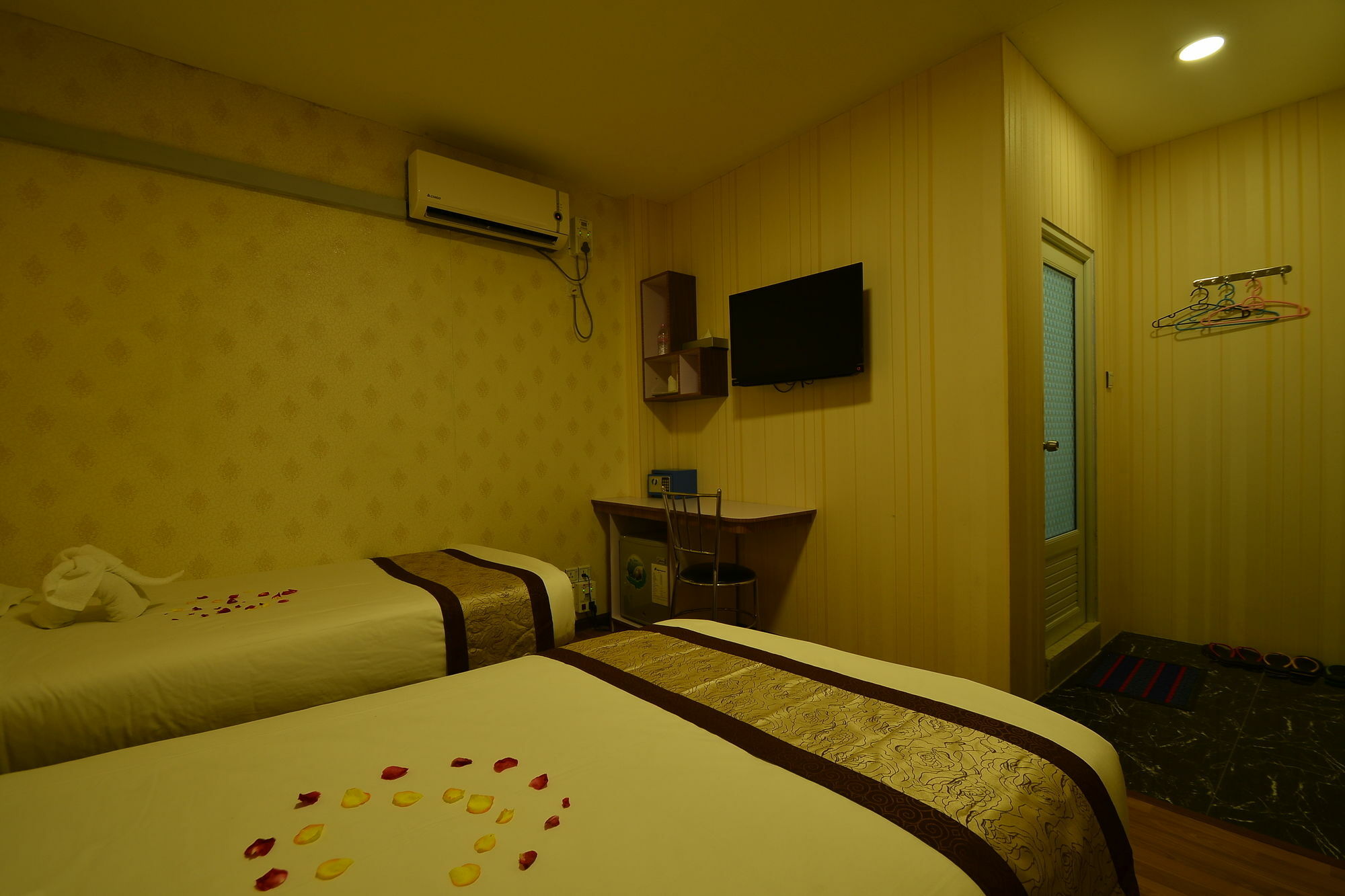 Family Treasure Yangon Hotel Exterior foto