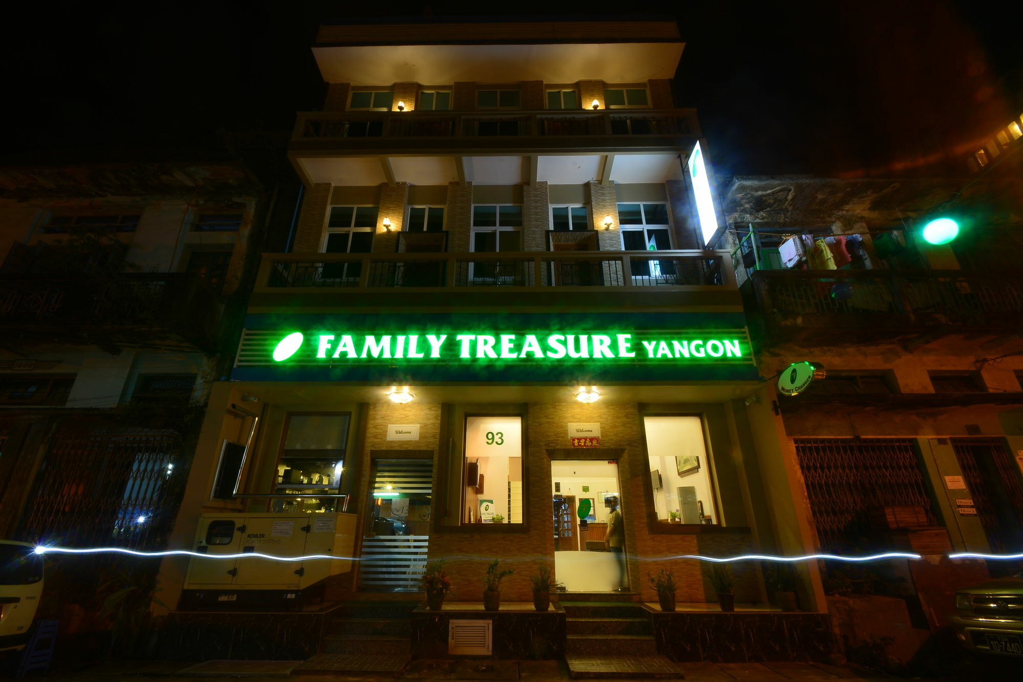 Family Treasure Yangon Hotel Exterior foto